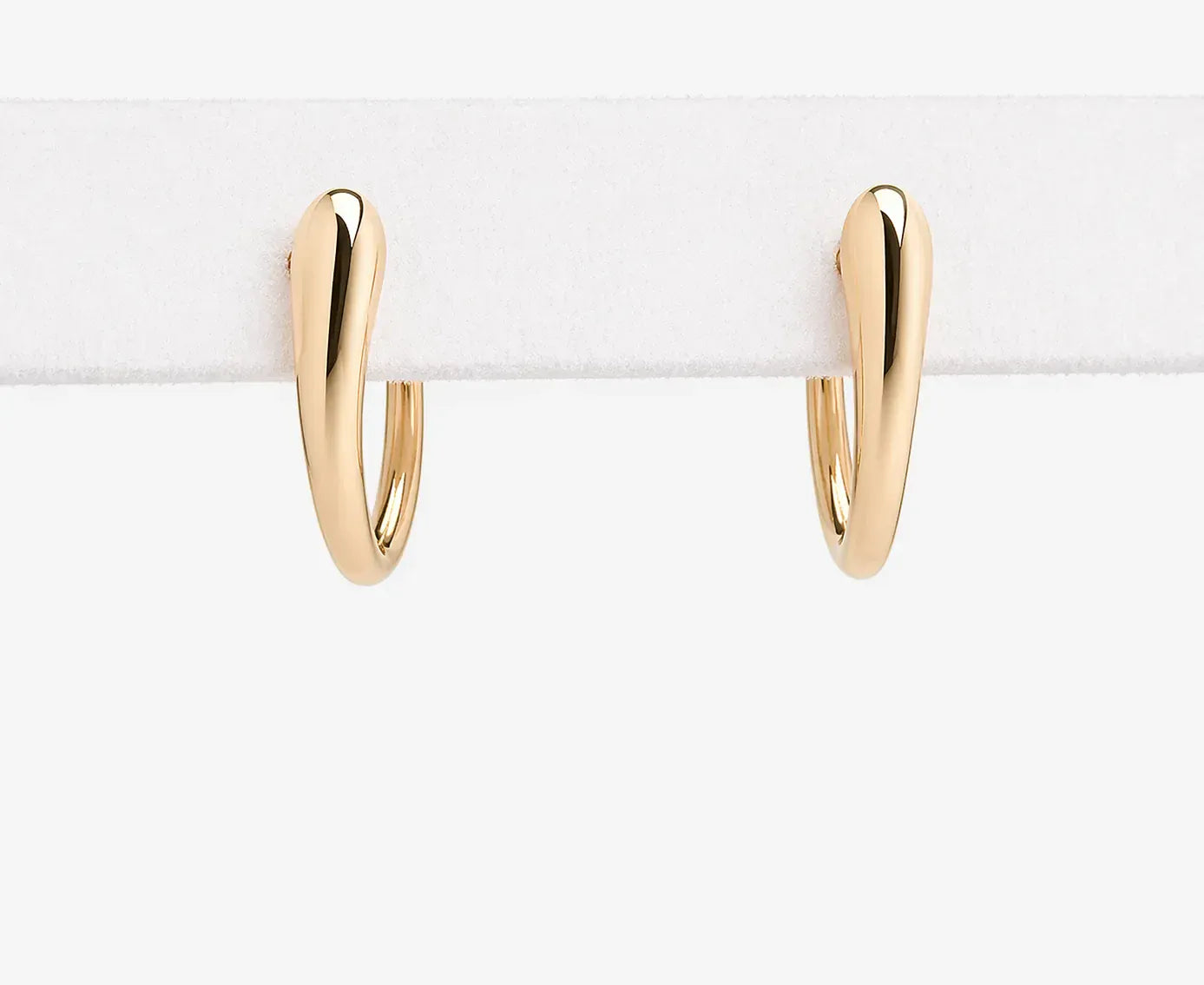 Graduated Oval Hoop Earrings | 14kt Yellow Gold