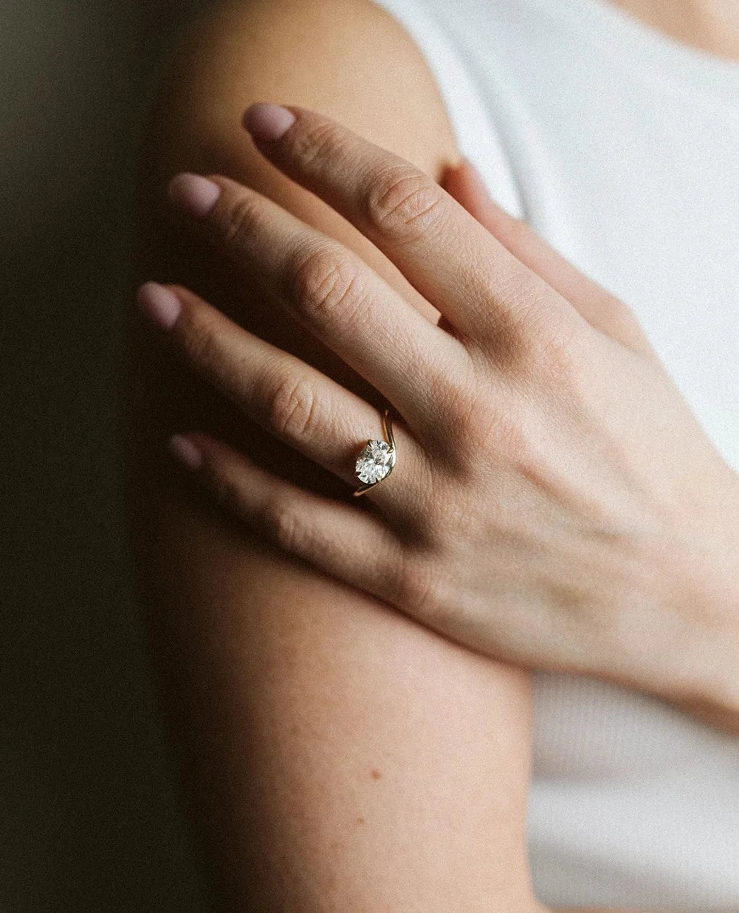 Solitaire Engagement Ring 2.00 Carat Lab-grown Oval Diamond | 14kt Yellow Gold