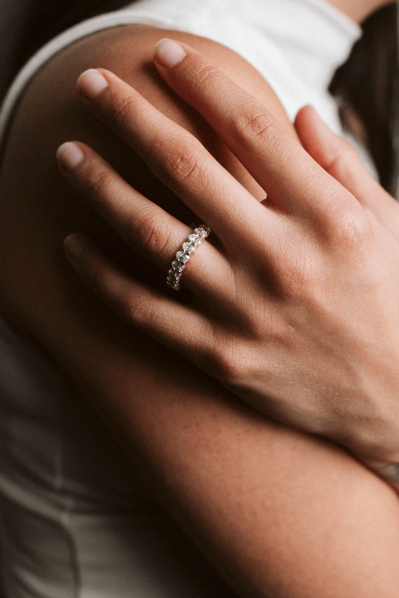 Wedding band 1.50 Carat TW Oval Diamond | 14kt Yellow Gold