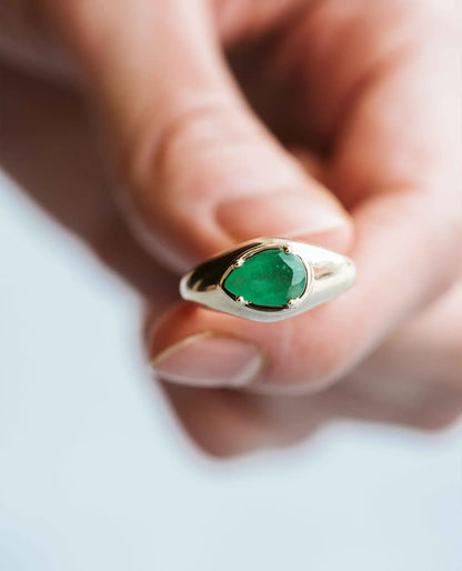 Emerald Pear Shape Ring | 14kt Yellow Gold
