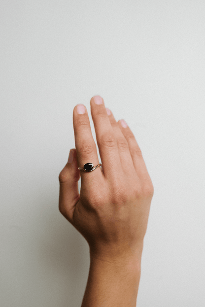 Solitaire Chevron Blue Sapphire Ring | 14kt Yellow Gold