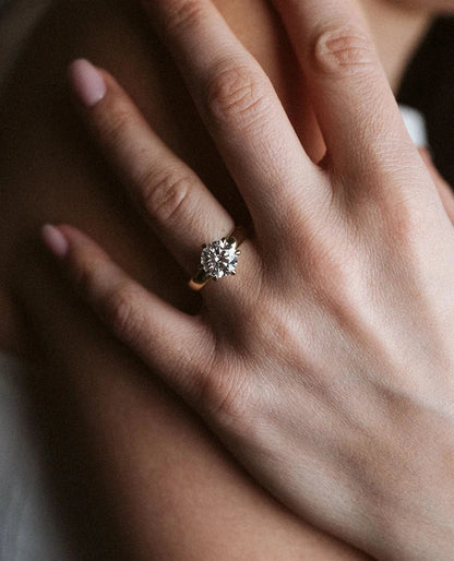Solitaire Engagement Ring 2.50 Carat Lab-grown Round Brilliant Diamond | 14kt Yellow Gold